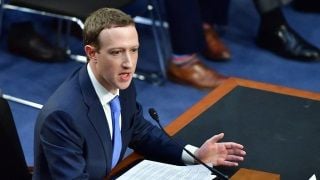 Mark Zuckerberg, Facebook skandalı için ifade vermeye başladı