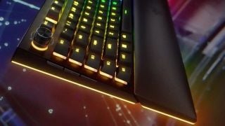 Razer Blackwidow V4 Pro duyuruldu