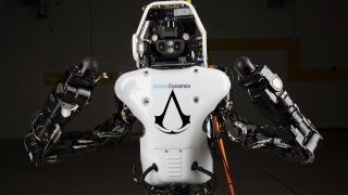 İnsansı Robot Atlas'ın Ezio'ya meydan okuyan parkur performansı