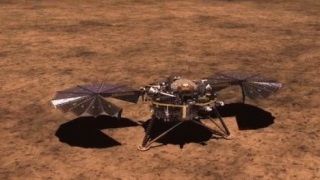 NASA'nın keşif aracı InSight, Mars'a indi: İlk görüntüler geldi